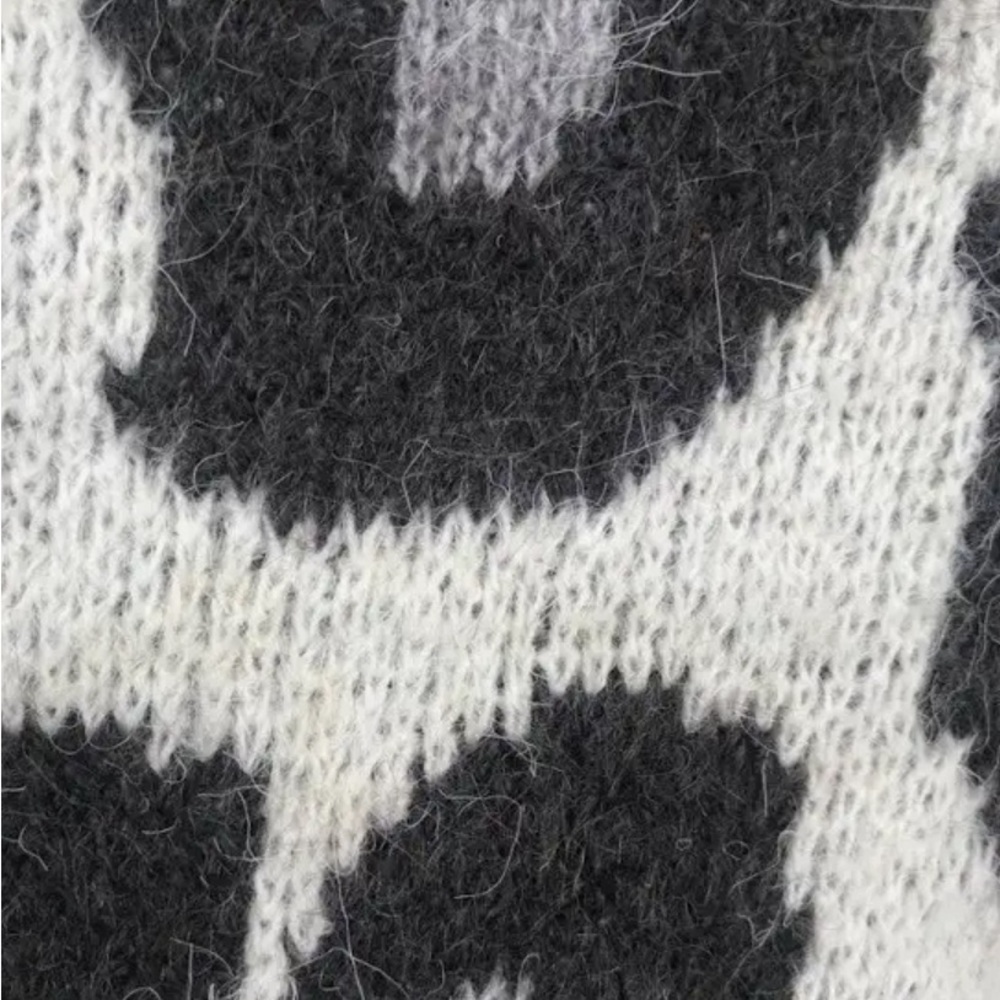 Sweater - Picture 5 of 5